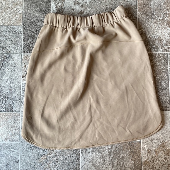Lululemon - on the fly skirt 21” - Picture 4 of 5